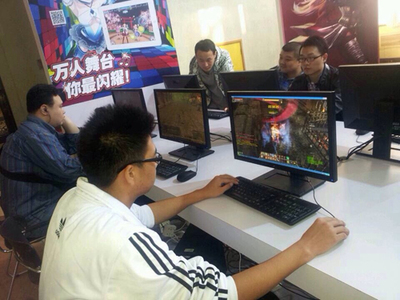 文化部市場司副司長庹祖海蒞臨游藝春秋展臺，關(guān)注網(wǎng)絡(luò)開發(fā)產(chǎn)業(yè)創(chuàng)新